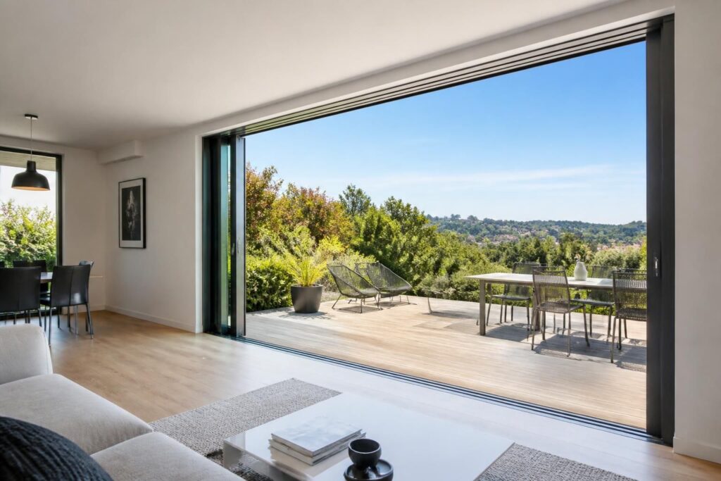 découvrez notre avis complet sur la baie vitrée à galandage : esthétique, gain de place et performance. est-elle vraiment efficace pour votre intérieur ?