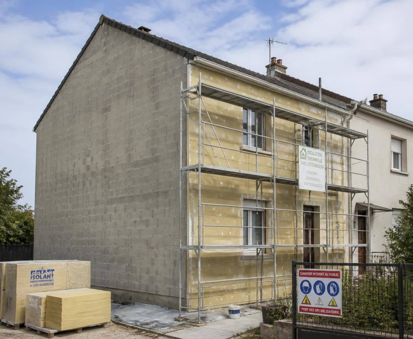 découvrez les points de vigilance spécifiques pour bien réussir vos travaux extérieurs sur une maison mitoyenne et éviter les conflits avec vos voisins.