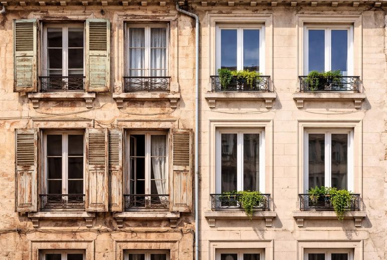 découvrez quand et pourquoi remplacer les fermetures extérieures de votre logement à lyon pour améliorer sécurité, isolation et esthétique.