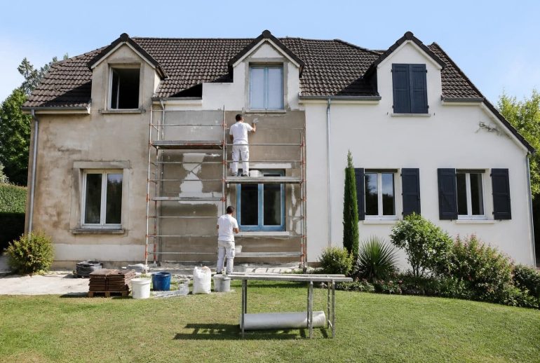 découvrez comment planifier et étaler intelligemment vos travaux de rénovation extérieure pour un projet réussi, sans stress ni dépenses excessives.