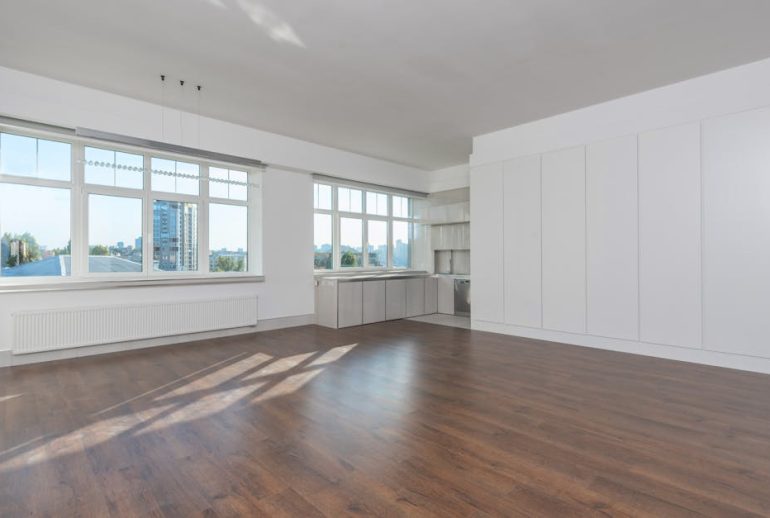 découvrez l'assurance pour les propriétés vacantes, une protection essentielle pour les propriétaires afin de couvrir les risques liés aux biens inoccupés. protégez votre investissement contre le vandalisme, les incendies et autres sinistres. obtenez une couverture adaptée à vos besoins dès aujourd'hui.