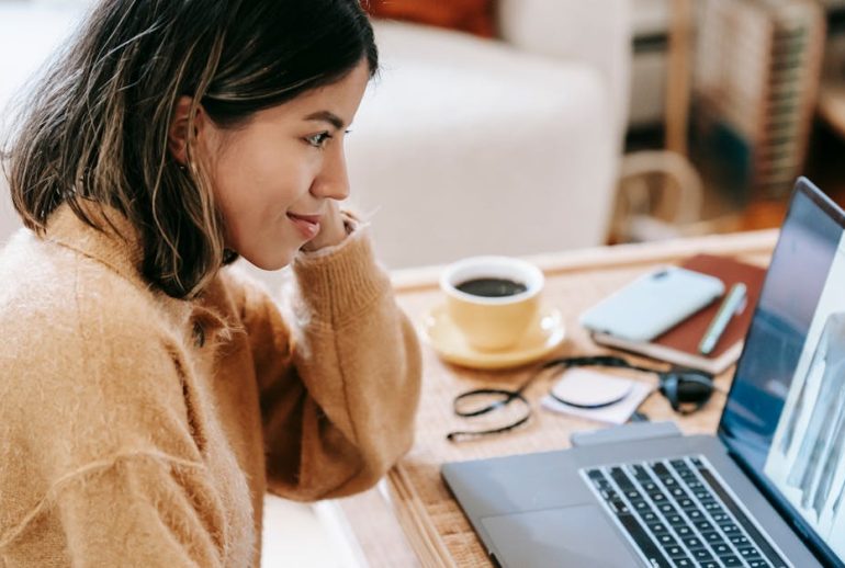 découvrez notre guide sur l'assurance pour travailleurs indépendants, incluant les avantages, les options disponibles et les conseils pour choisir la meilleure couverture pour sécuriser votre activité professionnelle et votre avenir.